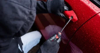 Москвич хотел вернуть свой угнанный автомобиль, но стал фигурантом уголовного дела