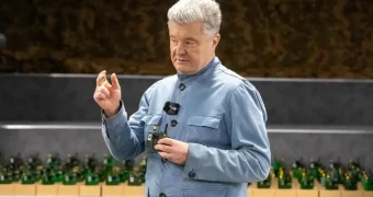 Зеленский ввел санкции против Порошенко