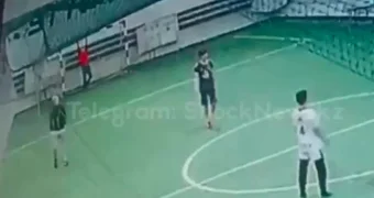 Парня придавило насмерть воротами на футбольной площадке в Астане