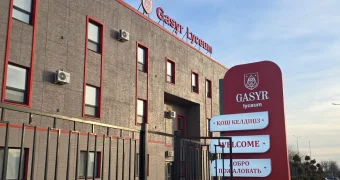 Бывшие учителя школы «Gasyr Lyceum» в Актау обвиняют руководство в невыплате расчетного жалования