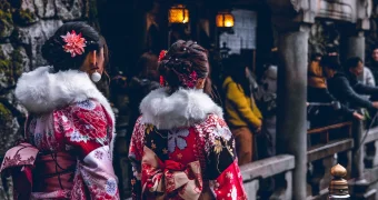 Японские чиновники теряют секретные документы из-за алкоголя