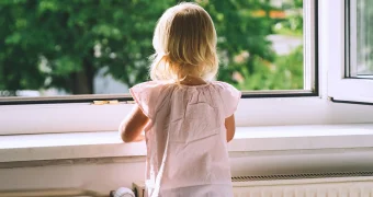 Французский хирург насиловал детей под наркозом, пострадали 299 человек