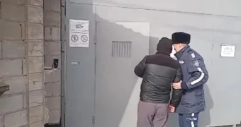 В Алматы водителя авто с номером-перевертышем отправили за решетку (видео)