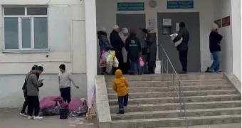 Жительница Актау пожаловалась на шлагбаум у роддома в 26 микрорайоне