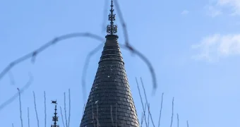 Соседи Пугачевой и Галкина захотели взорвать их замок