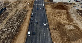 В Актау открыли участок дороги после реконструкции