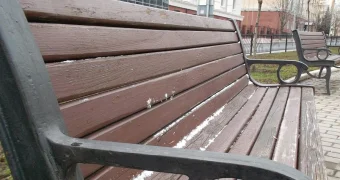 Пенсионерка оставила пакет с 46 млн тенге на лавочке в Шымкенте