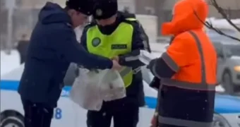 Акция добра: полиция поддержала дворников в Актау