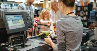 Самая распространённая на рынке труда вакансия в Казахстане – продавец с зарплатой до 245 тысяч тенге