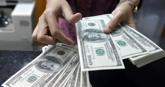 У иностранки конфисковали 14 тысяч долларов США и оштрафовали почти на 2 млн тенге в Мангистау