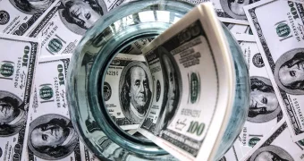 Депозит в долларах: насколько выгодно хранить деньги в иностранной валюте