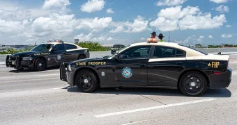 Полицейский приехал на место аварии и обнаружил в покореженном минивэне собственного сына