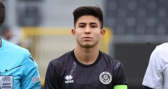 Названа зарплата Дастана Сатпаева после перехода в "Челси"