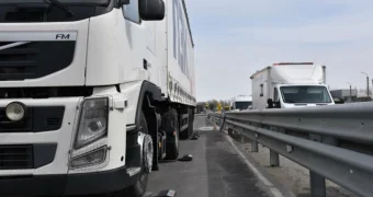 В Казахстане ограничат движение тяжелого транспорта: что нужно знать водителям