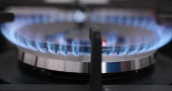 Ежегодное повышение на 30%: Саткалиев назвал причины повышения цен на товарный газ