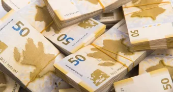 В Азербайджане хотят обязать мужчин делать пенсионные отчисления за неработающих жен