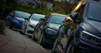 Не затянули пояса: чиновники в ВКО покупают авто на 160 млн тенге за счёт бюджета