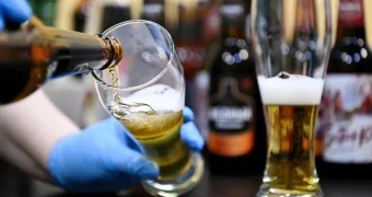 Две бутылки пива состаривают ваш мозг на 10 лет, показало исследование