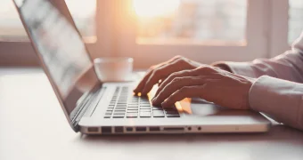 Пять мест, куда нельзя ставить ноутбук