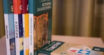 В Казахстане скандал из-за школьных учебников: куда ушли 60 млрд тенге?