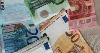 Почему евро пахнут морем: в чем секрет новых купюр?