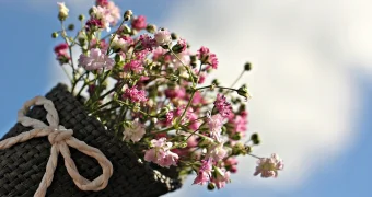 Казахстанки перепродают цветы после 8 Марта