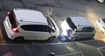 Россиянин одним ударом головы разбил автомобиль (видео)