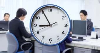 Чиновники в Японии добились доплаты за 5 минут переработки