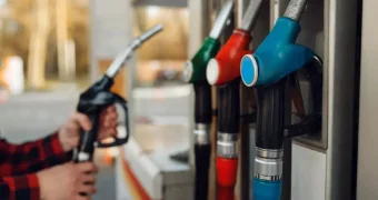 В Казахстане производители снизили цены на бензин