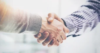 Казахстанцу сломали челюсть за то, что он неправильно пожал руку