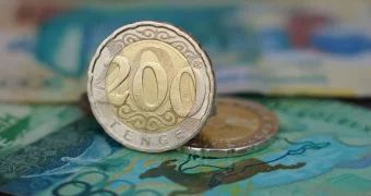 Казахстанец с доходом свыше миллиона тенге в месяц обратился с просьбой о снижении алиментов