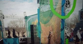 Казахстанец сорвался с высоты во время оформления сцены к празднику и скончался