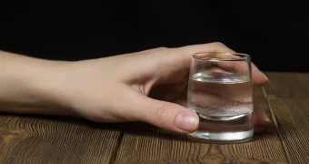 Российская водка течёт в Казахстан: страна на первом место по закупкам