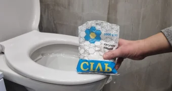 Почему нужно солить воду в унитазе - гениальное решение