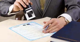 Вас просят оформить ИП вместо трудового договора: какие риски это несёт для казахстанцев