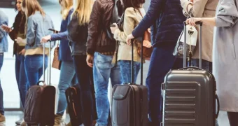 Почти 70 тысяч казахстанцев после 1 апреля могут не выпустить за границу