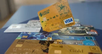 Банковские онлайн-карты станут недоступны для казахстанцев от 18 до 21 года