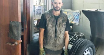 Автослесарь рассказал, с какими проблемами сталкиваются водители из-за ям в Актау