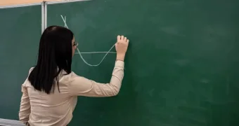 В Казахстане изменился порядок оплаты труда учителей: что нового