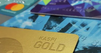 В Казахстане ужесточат правила оформления банковских карт: что изменится