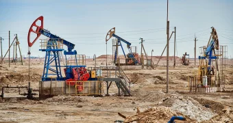 Возможности на фоне риска: как Казахстан может выиграть от новых пошлин США на российскую нефть