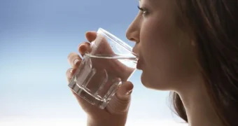 Горячая или холодная: какую воду нужно пить