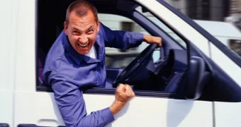 За высунутую голову из окна авто - штраф 39 тысяч тенге: накажут и водителя, и пассажира