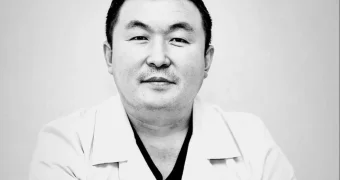 В Астане скончался известный детский нейрохирург Серик Кизатуллин