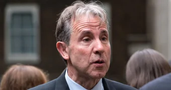 В Великобритании сотрудника детской защиты задержали по подозрению в педофилии