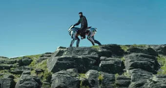 Первого в мире киберконя создали в Японии: он способен выдерживать вес взрослого человека