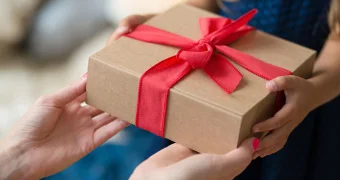 Какой должна быть сумма подарка на торжество в Казахстане