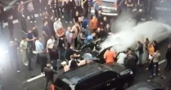 В центре Киева взорвался автомобиль с людьми: видео с места