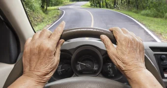 До скольки лет разрешено водить авто в Казахстане