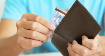 Какие выплаты положены казахстанцам при потере работы